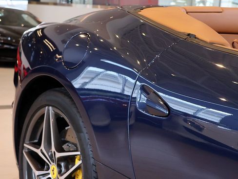 Certified 2017 Ferrari California T RWD image 31