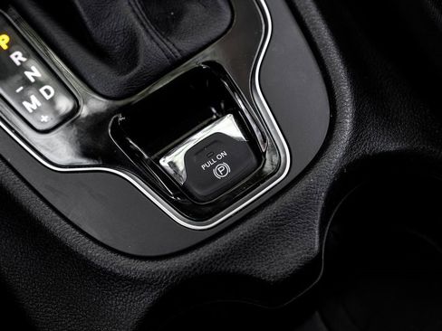 Used 2021 Jeep Cherokee Limited w/ Mopar Interior Package image 37