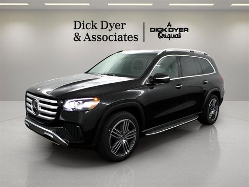 Used 2025 Mercedes-Benz GLS 450 4MATIC image 4