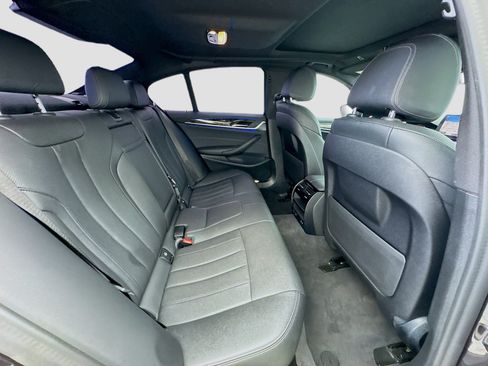 Used 2021 BMW 530i w/ Convenience Package RWD image 19
