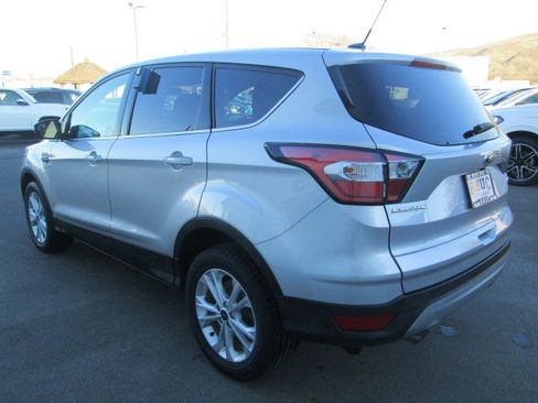 Used 2017 Ford Escape SE image 4