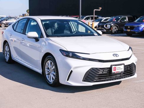 Used 2025 Toyota Camry LE FWD image 3