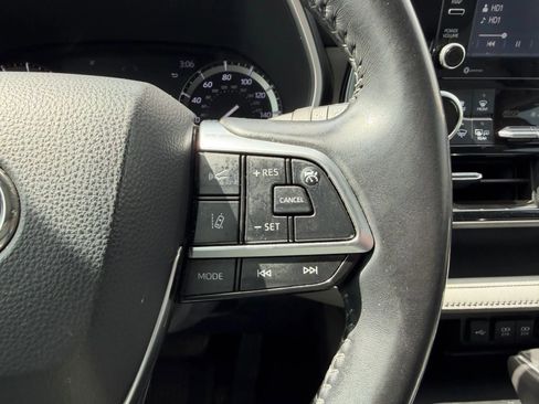 Used 2021 Toyota Highlander XLE image 25