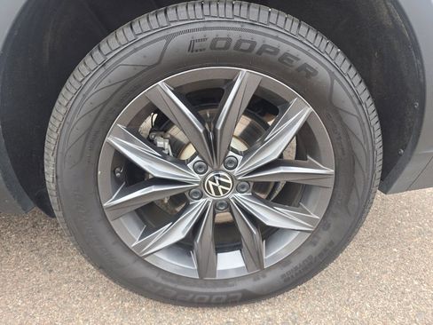 Used 2024 Volkswagen Tiguan SE image 10