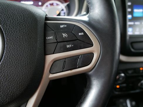 Used 2017 Jeep Cherokee Limited image 28