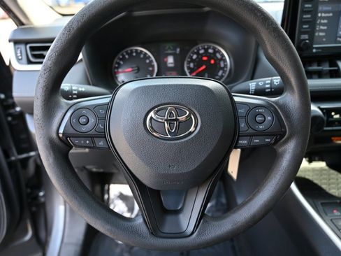 Used 2021 Toyota RAV4 LE FWD image 17