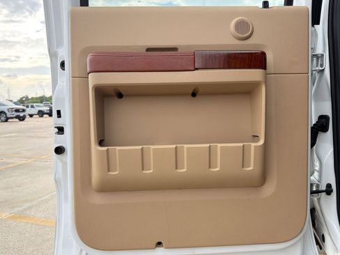 Used 2011 Ford F250 King Ranch w/ King Ranch w/Chrome Pkg image 26