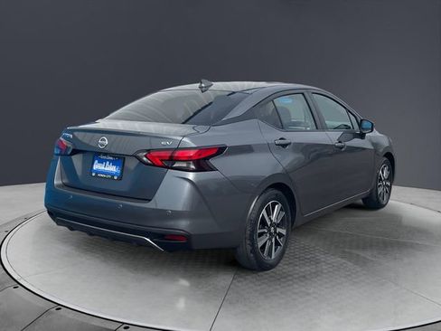 Used 2021 Nissan Versa SV FWD image 5