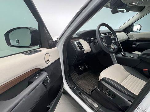 Used 2025 Land Rover Discovery Dynamic SE AWD/4WD image 22