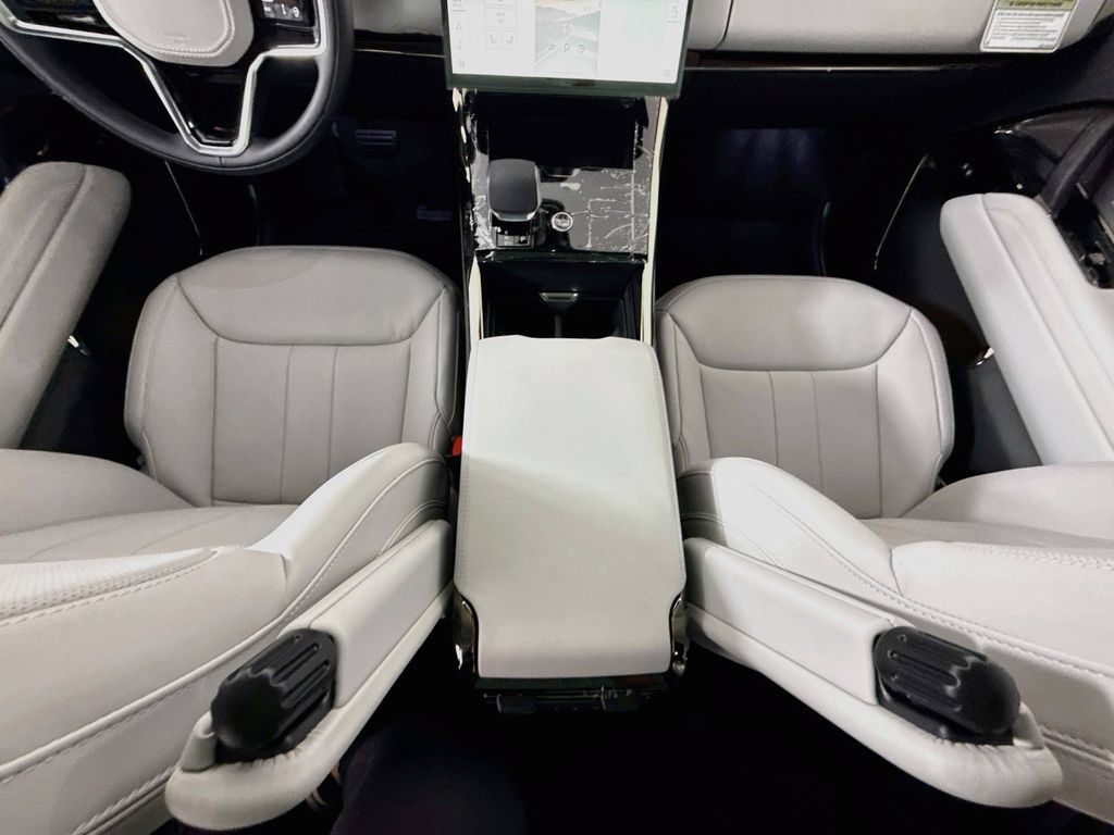 New 2026 Land Rover Range Rover Sport SE AWD/4WD image 17