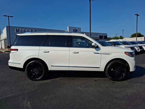 Used 2022 Lincoln Navigator Reserve w/ Monochromatic Package AWD/4WD image 7