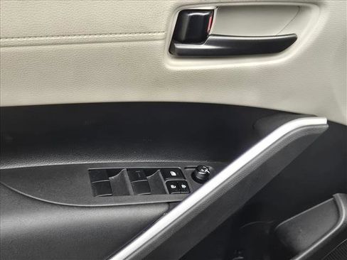 Used 2024 Toyota Corolla Cross L image 9