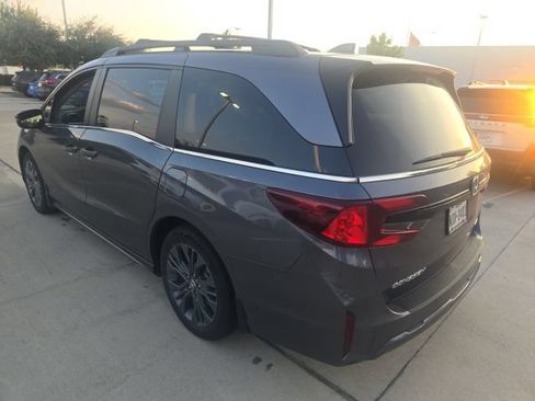 Used 2025 Honda Odyssey Touring image 4