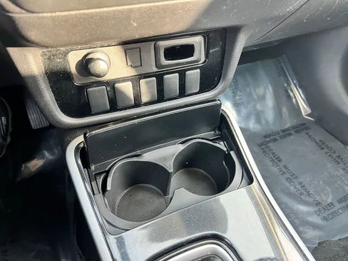 Used 2018 Mitsubishi Outlander SE image 29