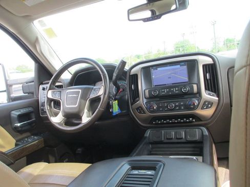 Used 2018 GMC Sierra 2500 Denali w/ Duramax Plus Package AWD/4WD image 29