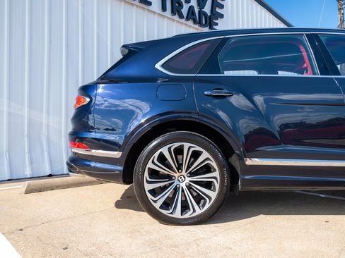 Used 2021 Bentley Bentayga AWD/4WD image 67