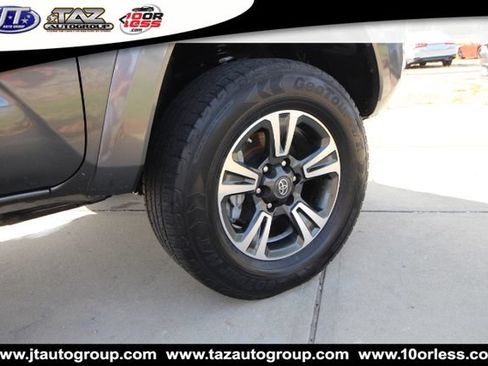 Used 2017 Toyota Tacoma TRD Sport w/ Tow Package RWD image 9