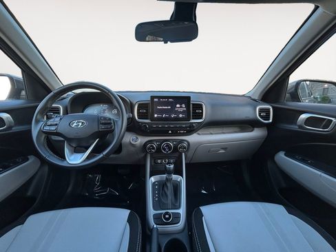 Used 2025 Hyundai Venue SEL image 13