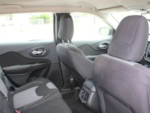 Used 2014 Jeep Cherokee Sport FWD image 31