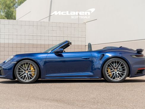 Used 2022 Porsche 911 Cabriolet AWD/4WD image 4