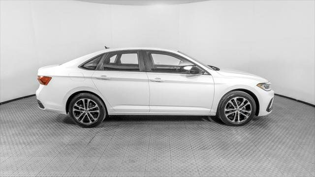 Used 2025 Volkswagen Jetta Sport FWD image 8