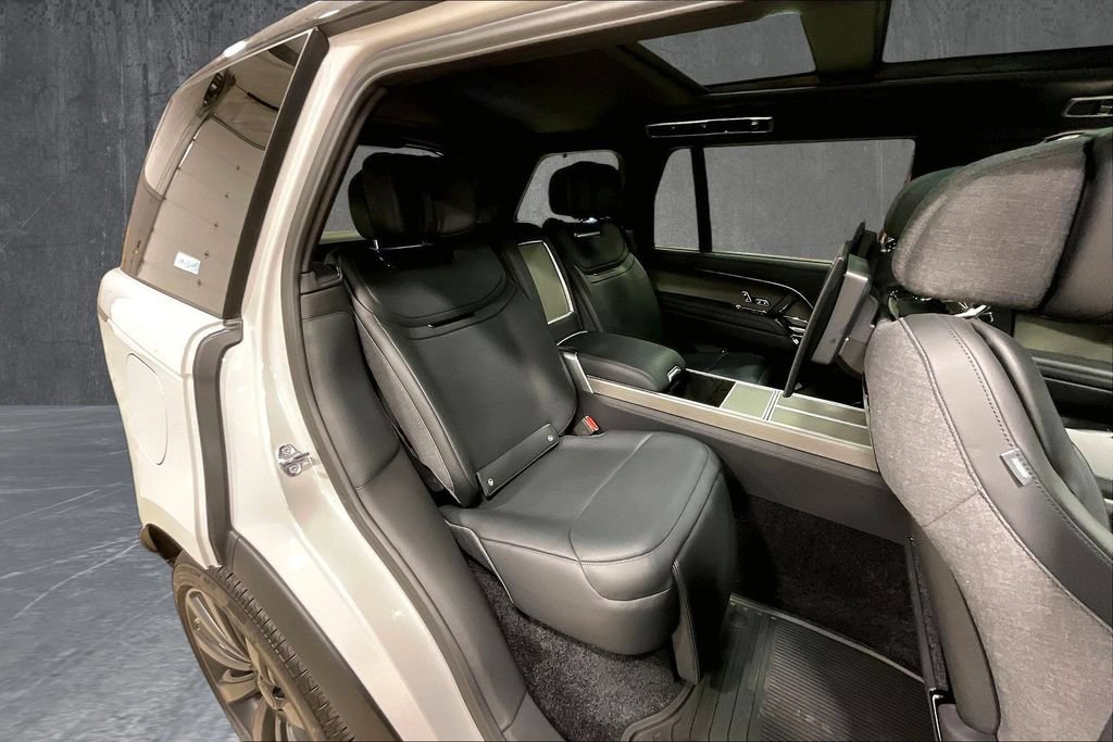 New 2026 Land Rover Range Rover SV AWD/4WD image 10