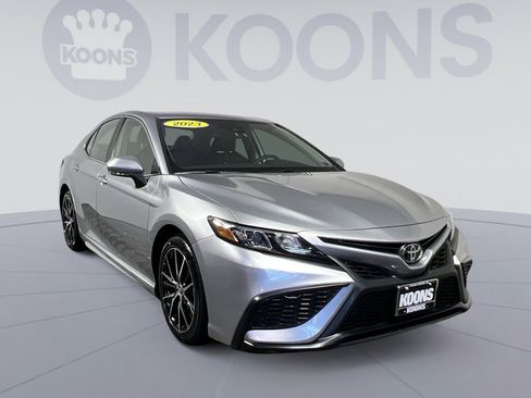 Used 2023 Toyota Camry SE FWD image 2