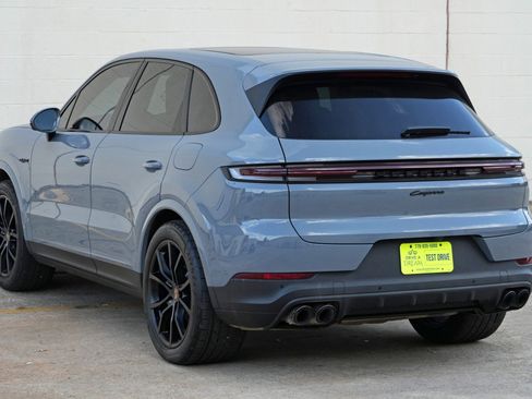 Used 2025 Porsche Cayenne E-Hybrid w/ Premium Package Plus AWD/4WD image 54