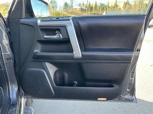 Used 2016 Toyota 4Runner Limited image 21