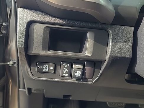 Used 2017 Toyota Tacoma Limited image 12