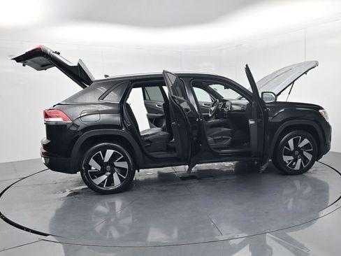 Used 2024 Volkswagen Atlas Cross Sport SE FWD image 64