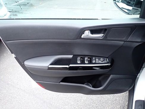 Used 2022 Kia Sportage EX image 17