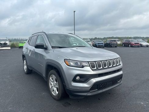 Used 2022 Jeep Compass Latitude w/ Convenience Group AWD/4WD image 1