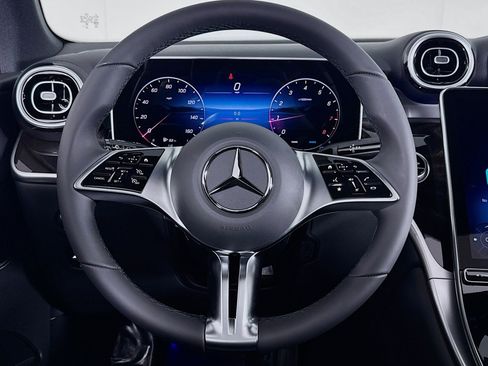 New 2026 Mercedes-Benz GLC 300 image 17
