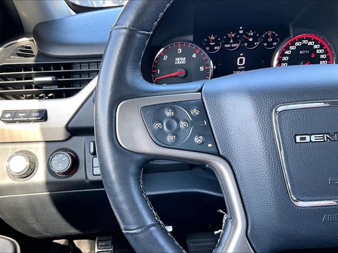 Used 2015 GMC Yukon Denali w/ Premium Package AWD/4WD image 19