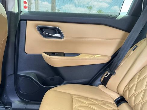 Used 2023 Nissan Rogue Platinum w/ Platinum Premium Package FWD image 17