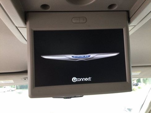 Used 2015 Chrysler Town & Country Touring w/ Driver Convenience Group FWD image 27