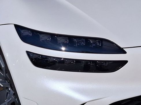 Used 2025 Genesis GV60 RWD image 28