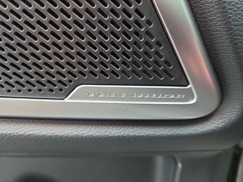 Used 2025 Kia Telluride S FWD image 7