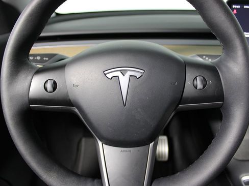 Used 2022 Tesla Model Y Performance image 5