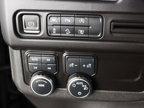 Used 2023 Chevrolet Tahoe Z71 w/ Luxury Package image 23