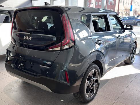 Used 2023 Kia Soul EX image 4