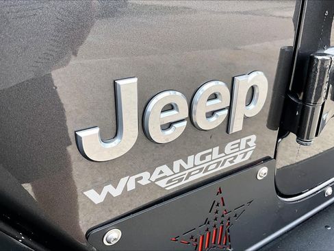 Used 2019 Jeep Wrangler Sport AWD/4WD image 30