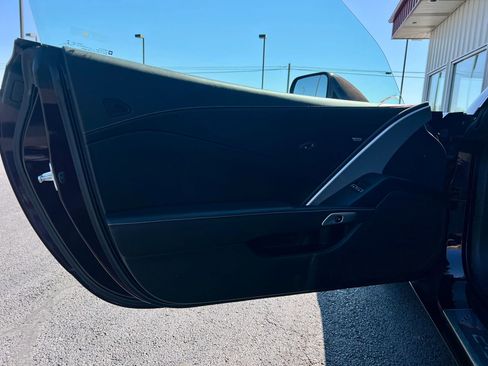 Used 2017 Chevrolet Corvette Stingray Coupe w/ 1LT RWD image 30