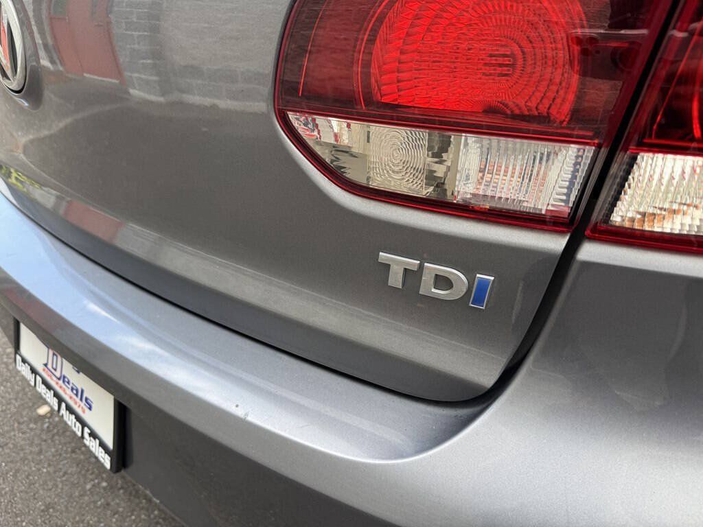 Used 2012 Volkswagen Golf TDI FWD image 11