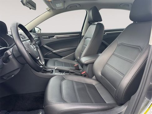 Used 2018 Volkswagen Passat 2.0T SE image 9