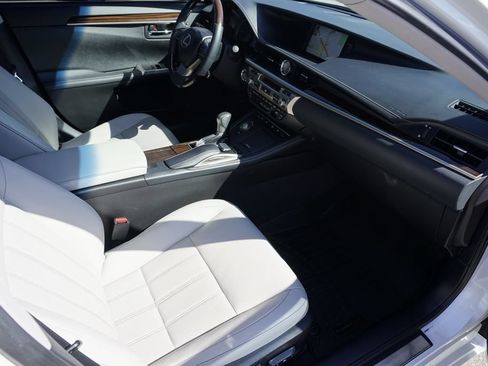 Used 2017 Lexus ES 350 w/ Luxury Package FWD image 22