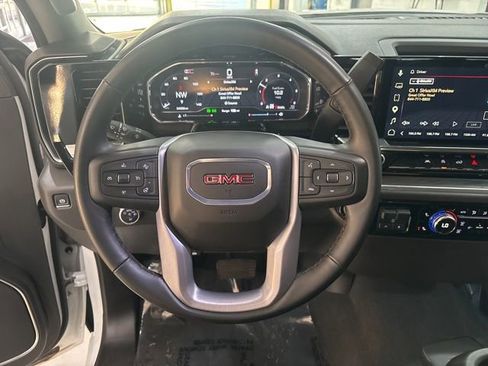 Used 2025 GMC Sierra 1500 SLT AWD/4WD image 22