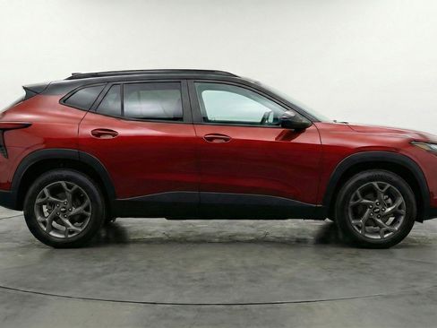 Used 2025 Chevrolet Trax LT image 11