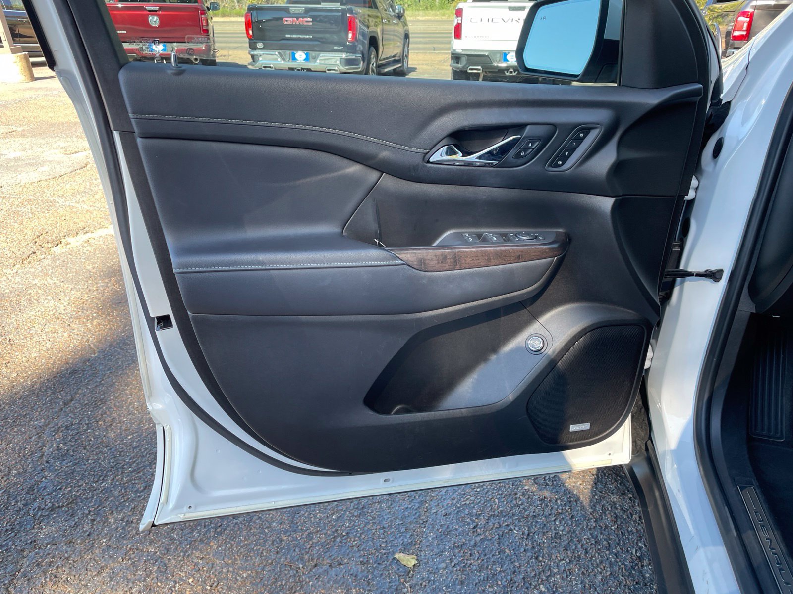 Used 2021 GMC Acadia Denali w/ Denali Technology Package FWD image 21